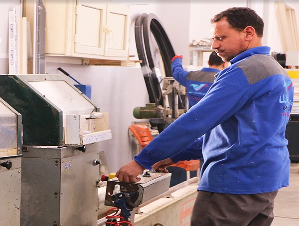 خدماتنا 3 نمتلك فريق مميز مختص للمعاينات والاستشارات واختيار التصاميم المناسبة لمنزلك. خدماتنا متميزة على أيدي فريق كبير من الفنيين وخبراء الصناعة فى مصر