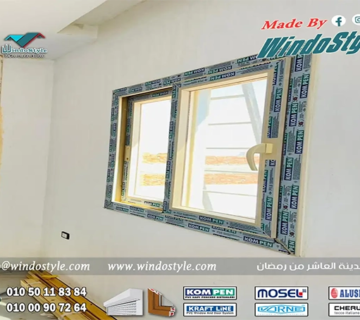 تسمح النوافذ القلابة بأحجام أوسع بكثيرمع استخدام سهل وبسيط للفتح والقفل، مما يجعلها حلاً مثالياً للنوافذ العالية والمرتفعه على طول الممرات، أو أسفل النوافذ الثابتة الكبيرة في واجهات العرض.