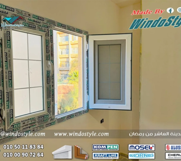 تسمح النوافذ القلابة بأحجام أوسع بكثيرمع استخدام سهل وبسيط للفتح والقفل، مما يجعلها حلاً مثالياً للنوافذ العالية والمرتفعه على طول الممرات، أو أسفل النوافذ الثابتة الكبيرة في واجهات العرض.