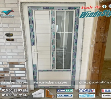 تسمح النوافذ القلابة بأحجام أوسع بكثيرمع استخدام سهل وبسيط للفتح والقفل، مما يجعلها حلاً مثالياً للنوافذ العالية والمرتفعه على طول الممرات، أو أسفل النوافذ الثابتة الكبيرة في واجهات العرض.