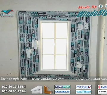 تسمح النوافذ القلابة بأحجام أوسع بكثيرمع استخدام سهل وبسيط للفتح والقفل، مما يجعلها حلاً مثالياً للنوافذ العالية والمرتفعه على طول الممرات، أو أسفل النوافذ الثابتة الكبيرة في واجهات العرض.