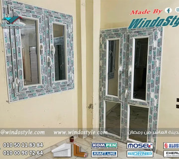 تسمح النوافذ القلابة بأحجام أوسع بكثيرمع استخدام سهل وبسيط للفتح والقفل، مما يجعلها حلاً مثالياً للنوافذ العالية والمرتفعه على طول الممرات، أو أسفل النوافذ الثابتة الكبيرة في واجهات العرض.