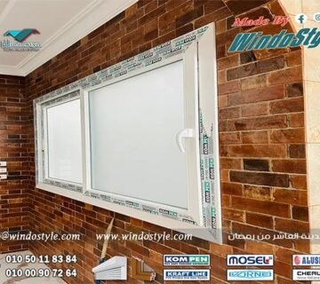 تسمح النوافذ القلابة بأحجام أوسع بكثيرمع استخدام سهل وبسيط للفتح والقفل، مما يجعلها حلاً مثالياً للنوافذ العالية والمرتفعه على طول الممرات، أو أسفل النوافذ الثابتة الكبيرة في واجهات العرض.